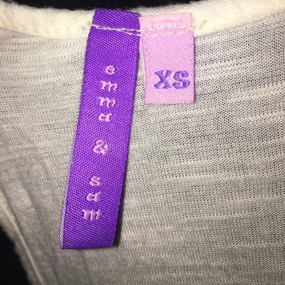 ♡ LF Emma + Sam White Tank with Lace ♡ - Picture 2 of 2